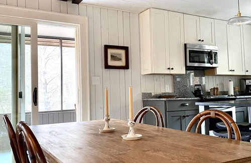 Highlands Cottage | FireFly Creek 2.9 Miles to Highlands