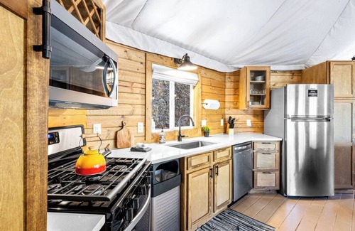 Bryson City Cabin | Firefly, Luxury Treetop Safari Tent in Deep Creek