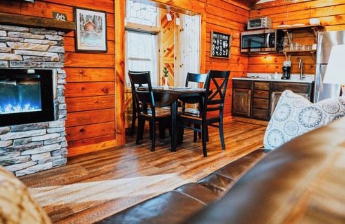 Mid America Cabin | Firefly Treehouse - Starlight Haven