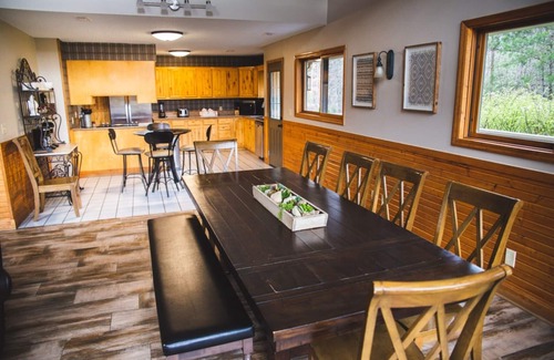 Logan Cabin | Fireside Lodge - Hosted by The Chalets