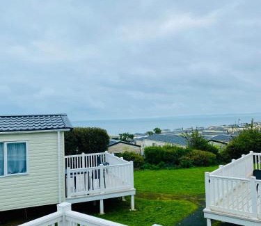 Exmouth House | FIRS BORDEAUX - Beautiful Devon Cliffs Caravan