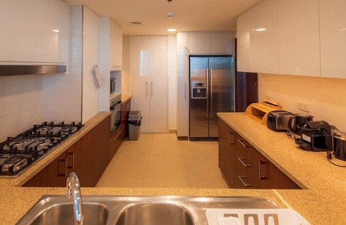 Downtown Dubai Apartment | FIRST CLASS | 3BR | Burj Khalifa & Fountain view