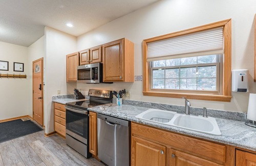 Wisconsin Dells House | First Class Arcade/NEWELY REMODELED/FIREPIT