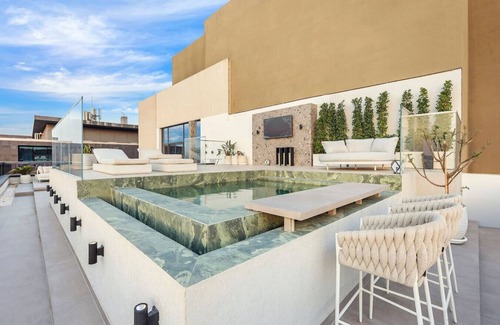 Sheikh Zayed Road Apartment | FIRST CLASS | Penthouse | Elegance Meets Luxury