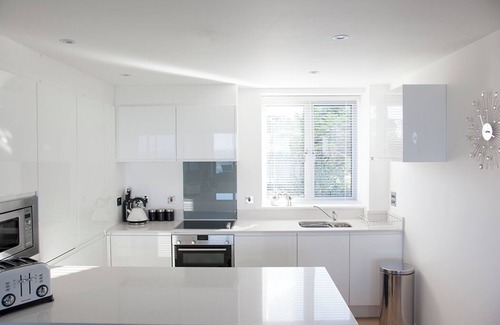 Newquay Apartment | First-floor 3 bedroomed Apartment with private sea view sun terrace