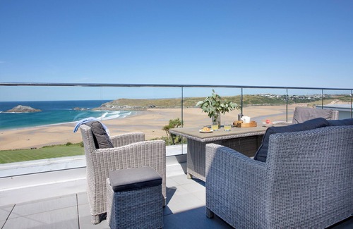 Newquay Apartment | First-floor 3 bedroomed Apartment with private sea view sun terrace