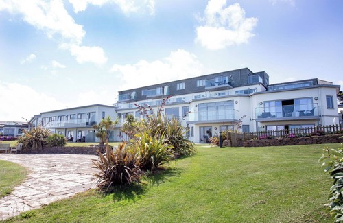Newquay Apartment | First-floor 3 bedroomed Apartment with private sea view sun terrace