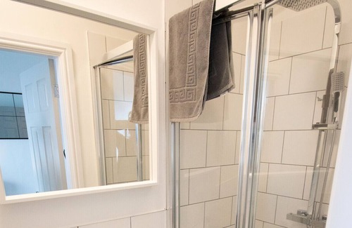 Little Hulton Apartment | First Floor 4 Bedrooms and Bathrooms Walkden