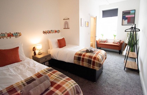 Little Hulton Apartment | First Floor 4 Bedrooms and Bathrooms Walkden