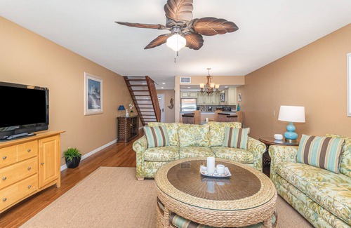 Bokeelia House | First-floor, snowbird-friendly townhouse w/shared pool, WiFi, central AC, & W/D