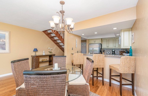Bokeelia House | First-floor, snowbird-friendly townhouse w/shared pool, WiFi, central AC, & W/D