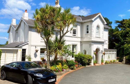 Torquay Apartment | First Floor Studio Apartment in charming historic building overlooking gardens.