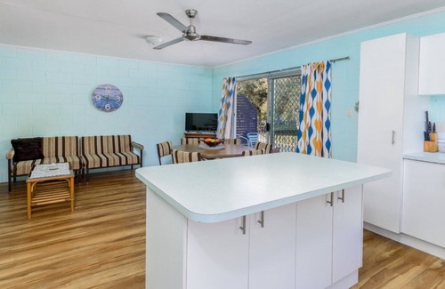Bongaree Apartment | First floor unit close to shops, park and waterfro