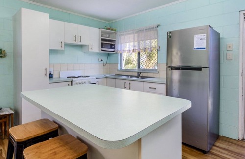 Bongaree Apartment | First floor unit close to shops, park and waterfro