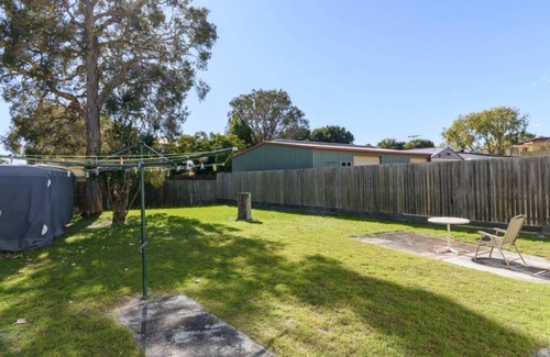 Bongaree Apartment | First floor unit close to shops, park and waterfro