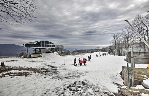 Wintergreen Apartment | First-Floor Wintergreen Resort Condo with Balcony