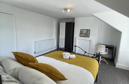 Middle Park and Sutcliffe Apartment | First Rate Apartment