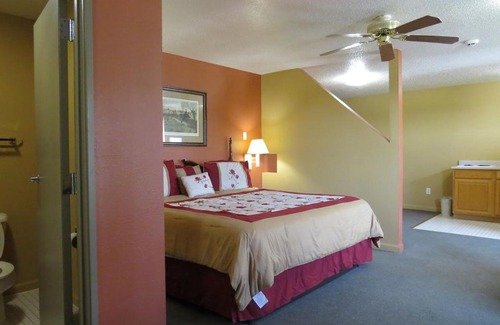 Caseyville Hotel | FIRST WESTERN INN