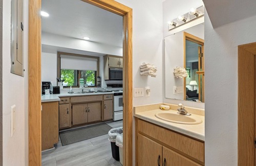 Fish Creek Condo | Fish Creek Condo-Next to Shopping and restaurants