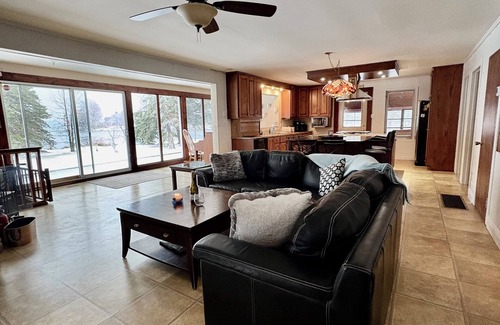 South Glengarry Cottage | Fish ON! Charming cottage on the n St. Lawrence River with 60' dock