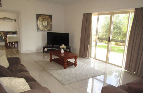 Melville House | Fishalot - Unique property, 3 kitchens. Winter off peak specials