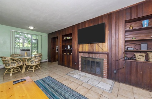 Willoughby Spit Cabin | Fisherman's Cabin - Water front and Pet Friendly by RedAwning