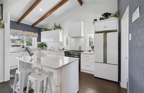 Waikanae House | Fisherman’s Cottage - Waikanae Beach