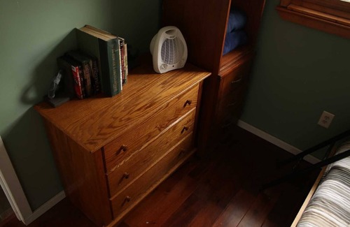 Glouster House | Fisherman's Cottage at Burr Oak Lake, Near Athens, Ohio University & Nelsonville