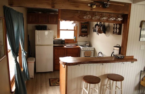 Glouster House | Fisherman's Cottage at Burr Oak Lake, Near Athens, Ohio University & Nelsonville