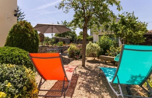 Varades Cottage | Fisherman's house with terrace by the Loire, wifi, bikes and baby equipment