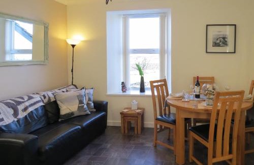 Newton Stewart House | Fishermans Cottage
