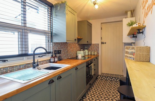 Prestatyn Cottage | FISHERMANS COTTAGE, pet friendly, with hot tub in Prestatyn