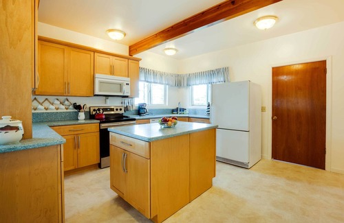 Coos Bay House | Fishermen's Paradise in Coos Bay: Walk to Beach!