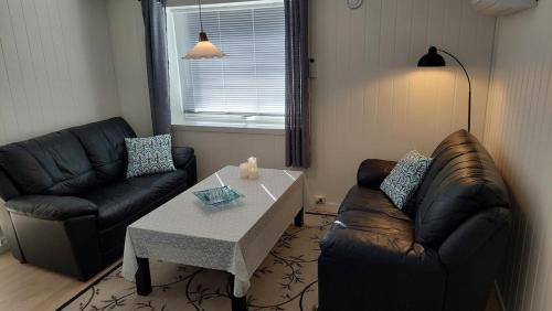 Torsken Apartment | Fishermens House, 3 bedrooms apartment near the sea Medby Senja