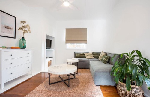 Currarong House | Fishery Road Cottage Pet Friendly 2 Mins Walk to Beach