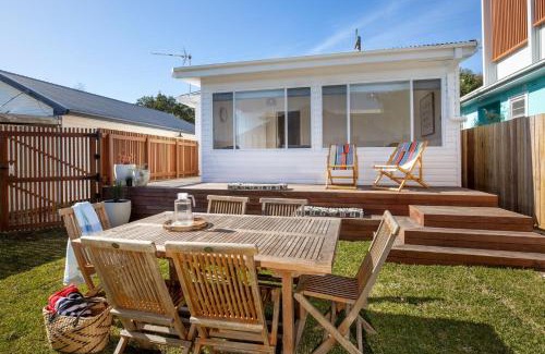 Currarong House | Fishery Road Cottage Pet Friendly 2 Mins Walk to Beach