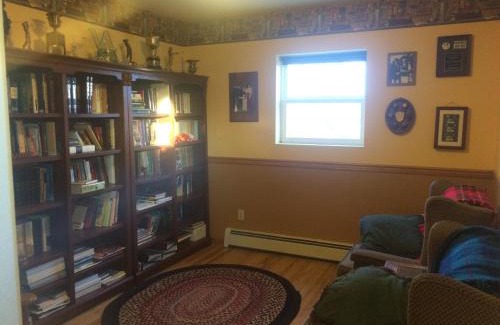 Farm Loop Bed & Breakfast | Fishhook Sunrise B&B