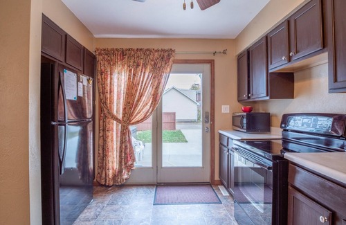 Pekin House | Fit For a Crew With a Hot Tub Too-5 bedrooms