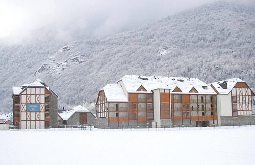 Saint-Mamet Apartment | Fitness, swimming pool, sauna, terrace, balcony, tv, ski locker, 60m², Luchon-Superbagnères
