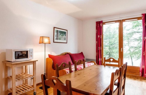 Besse-et-Saint-Anastaise Apartment | Fitness, terrace, balcony, parking, tv, ski locker, 35m², Super Besse