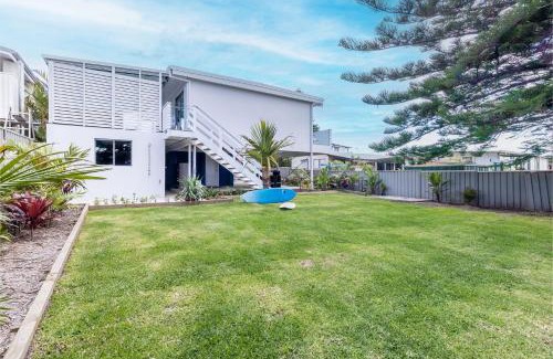 Anna Bay House | Five Pines Beach House at Birubi 20 Robinson St pet friendly aircon and WiFi