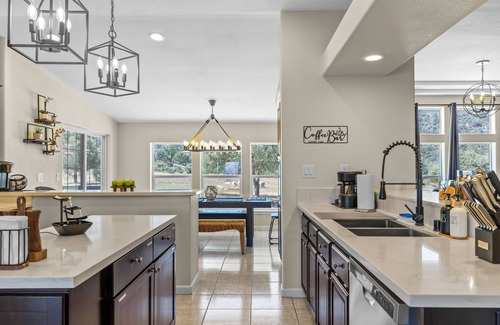 Tehachapi House | Five Points House with a Hot Tub and Stunning Sunset Views!