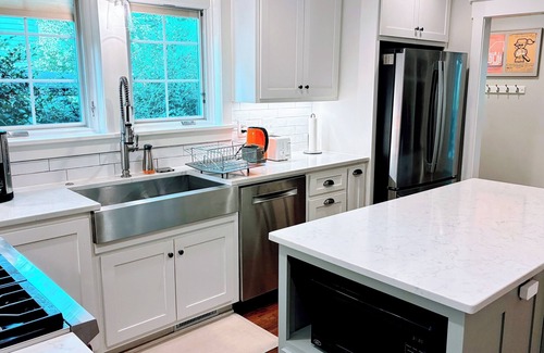 Athens House | Five Points upscale home - walk to UGA, 4 beds, 3 baths, sleeps 8, large patio