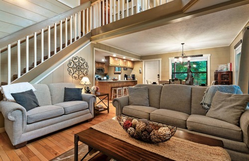 Pigeon Forge Cabin | Five-Star Cabin, Beautifully Decorated, Located Near the Parkway, No Steep Roads