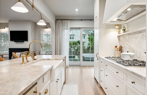 Vanderhorst Plantation House | Five Star Retreat, Private pool, Marsh Views & Close to beaches and golf
