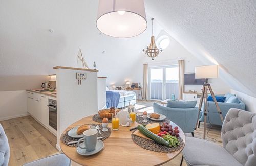 Schleswig Apartment | Fjord berth 7 - underfloor heating, shower, balcony, garden furniture, desk