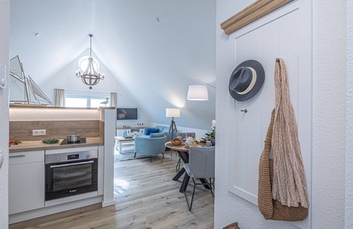 Schleswig Apartment | Fjord berth 7 - underfloor heating, shower, balcony, garden furniture, desk