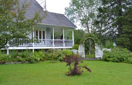 Sainte Rose du Nord Apartment | Fjord Saguenay View : Rustic House of the Fjord : #CITQ 135435