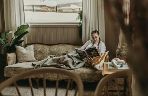 Tromso Apartment | Fjord Stay with firepit, snowmobile rental and free snowshoes