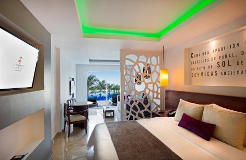 Punta Cancun Hotel | Flamingo Cancun All Inclusive